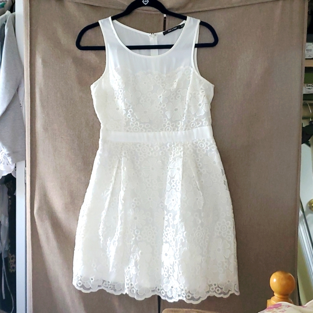 Doe & Rae White S/S Floral Dress
